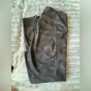 Yogalicious 7/8 camo leggings